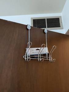 lot 340 image: Mainstays Chrome Over-the-Door 3 Hook Rack