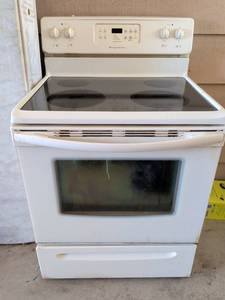 lot 345 image: Frigidaire Electric Range with Self-Cleaning Oven. Oven only heats to 350