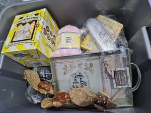 lot 88 image: Mixed Kitchen and Craft Items Lot - Retail $15