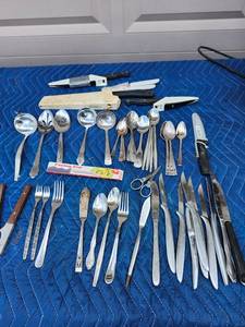 lot 103 image: Mixed Kitchen Cutlery and Utensil Collection - Retail $25