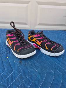 lot 109 image: Nike Air Max Plus TN Running Shoes Black Pink Orange - Retail $80