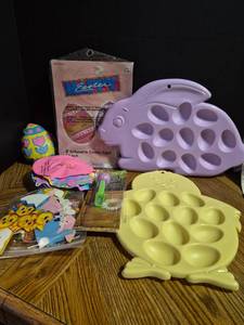 lot 112 image: Easter Egg Holder Trays and Inflatable Decorations Bundle - Retail $15