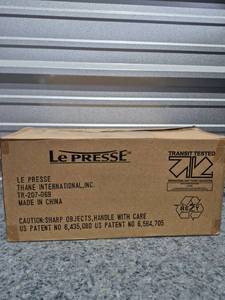 lot 114 image: Le Presse Gourmet Food Styler 8-in-1 Kitchen Appliance - Retail $25
