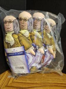 lot 125 image: Hallmark American Spirit Collection Benjamin Franklin Figures Set of 4 - Retail $15