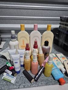lot 158 image: Mixed Beauty and Personal Care Product Bundle - Retail $25