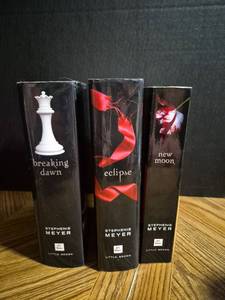 lot 163 image: Twilight Saga 4-Book Series by Stephenie Meyer - Retail $15