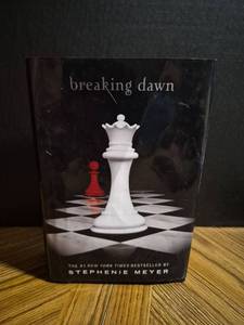 lot 165 image: Breaking Dawn by Stephenie Meyer Hardcover Book - Retail $8