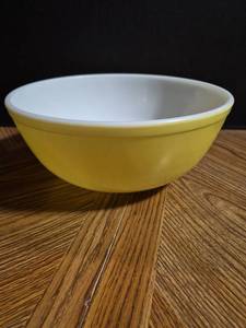 lot 176 image: Pyrex - Mid-Century Pyrex Yellow Mixing Bowl - Retail $15