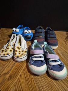 lot 180 image: Mixed Lot of Childrens Shoes - 4 Pairs Various Styles - Retail $15