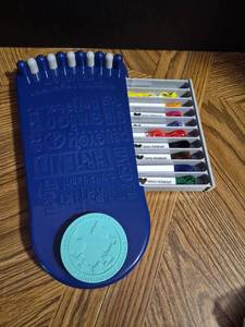 lot 190 image: Choose Friendship Bracelet Making Kit with Thread Organizer - Retail $15