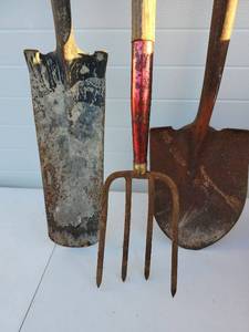 lot 212 image: Garden Tool Set with Spades and Hand Fork - Retail $15