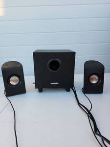 lot 216 image: Philips SPA133037 Multimedia 2.1 Speaker System with Subwoofer - Retail $15