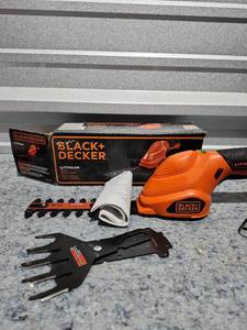 lot 222 image: BLACKDECKER Lithium 2-in-1 Garden Shears with Charger - Retail $25