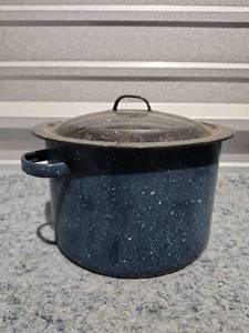 lot 230 image: Large Blue Speckled Enamelware Stock Pot with Lid - Retail $25