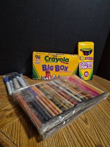 lot 258 image: Crayola Art Supply Bundle with Crayons, Colored Pencils and Drawing Materials - Retail $25