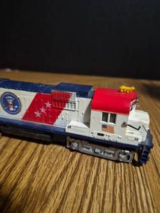 lot 265 image: Toy Train Locomotive Set with Presidential and Bicentennial Livery