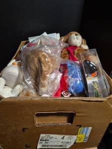lot 275 image: TY Beanie Baby Collection Mixed Lot with Storage Box - Retail $25