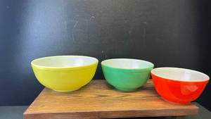Pyrex Primary Colors Nesting Bowl Set