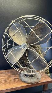 lot 4424 image: Emerson Electric Metal Desktop Fan with Safety Cage