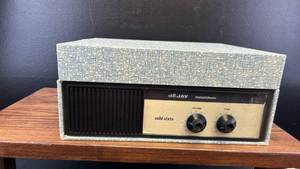 lot 4433 image: D&JAY Solid State Phonograph Turntable Record Player