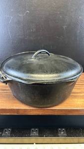 lot 4434 image: Cast Iron Dutch Oven with Lid