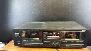 lot 4443 image: Yamaha K-142 Natural Sound Stereo Double Cassette Deck