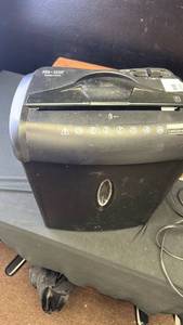 lot 40511 image: Pen  Gear WM-62XA Paper Shredder