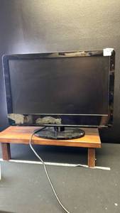 lot 40513 image: VIZIO VX220E 22 Inch LCD Monitor with Stand