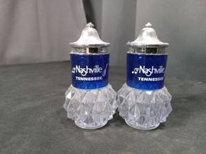 lot 4608 image: Nashville Tennessee Glass Salt and Pepper Shakers Set