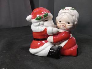 lot 4609 image: Christmas Santa and Mrs. Claus Salt and Pepper Shaker Set