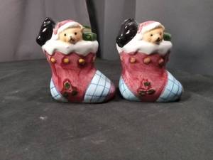 lot 4611 image: Christmas Santa Boot Salt and Pepper Shakers Set