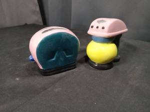 lot 4615 image: Ceramic Salt and Pepper Shaker Set Toaster & stand mixer