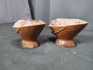 lot 4619 image: Cermic salt and pepper shaker set