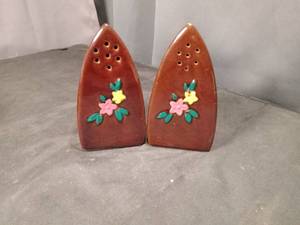 lot 4620 image: Decorative Ceramic Iron Salt and Pepper Shakers with Floral Design