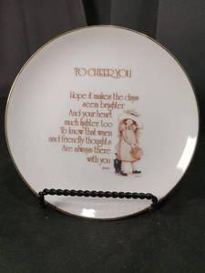 lot 4639 image: Lasting Memories To Cheer You Decorative Plate