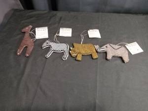 lot 4549 image: Handcrafted Maasai Beaded Animal Christmas Ornaments Set