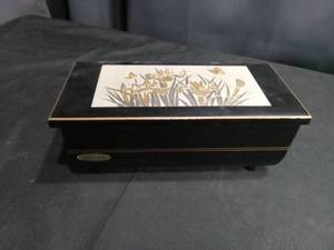 lot 4558 image: Japanese Chokin Art Music Box with Iris and Butterfly Design