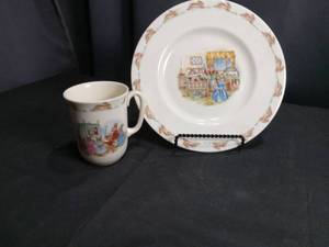 lot 4568 image: Bunnykins Childrens Dinnerware Plate and Mug Set