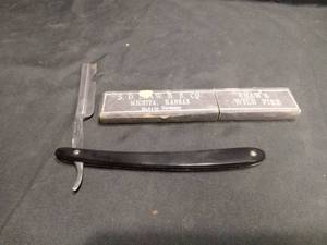 lot 4572 image: S.D. Shaw Wichita Kansas Wild Fire Straight Razor with Original Box