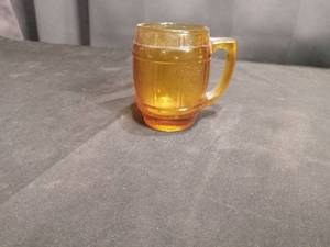 lot 4573 image: Amber Glass Barrel Mug shot glass with Handle