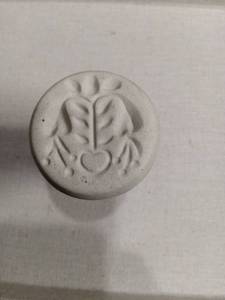 lot 4575 image: Ceramic Floral Pattern Stamp with Handle