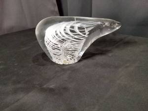 lot 4589 image: Crystal Art Glass bear Figurine with Etched Feather Design