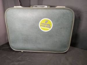 lot 4604 image: Skyway Luggage Company Hard Shell Suitcase with Original Interior
