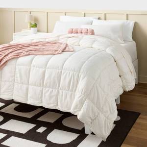 lot 9282 image: King Box Stitch Puffer Comforter King Ivory for Dorm - Room Essentials - Retail $60