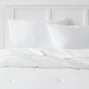 lot 9333 image: TwinTwin Extra Long Jersey Solid Comforter White - Room Essentials OEKO-TEX Certified, Midweight for All Ages - Retail $35