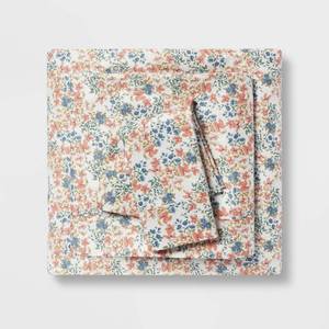 lot 9350 image: Queen Printed Performance 400 Thread Count Sheet Set Ditsy Floral - Threshold Cotton Sateen, OEKO-TEX Certified, 3-Piece Set - Retail $55