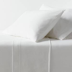 lot 9368 image: Twin Cotton Jersey Sheet Set White - Threshold Knitted Includes Fitted and Flat Sheet - Retail $30
