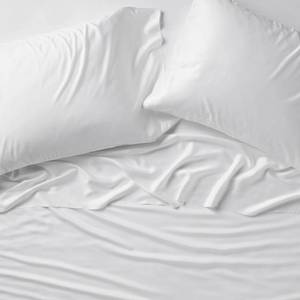 lot 9369 image: Queen 400 Thread Count Rayon from Bamboo Sheet Set White - Casaluna - Retail $100