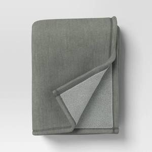 lot 9383 image: Oversized Casual Chenille Throw with Faux Shearling Reverse Soft Green - Threshold Lightweight, 50x70, Machine Washable - Retail $20