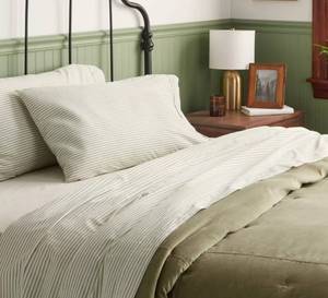 lot 9287 image: Casaluna King Sheet Set Seersucker